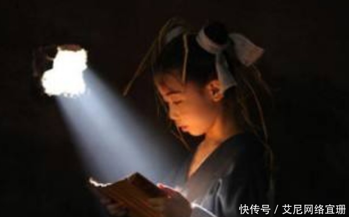 與賊同屋 视频截图