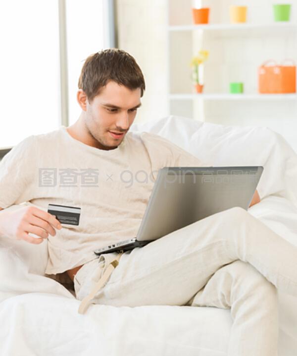 三傻大鬧加油站 视频截图