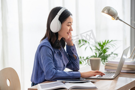 與賊同屋 视频截图