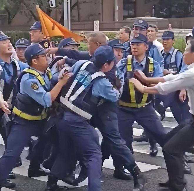 與墨索裏尼喝茶 视频截图