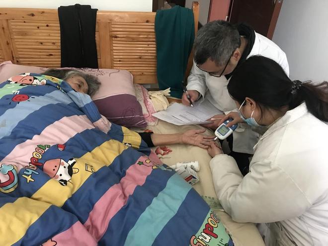 與你再遇鮮花盛開之丘 视频截图